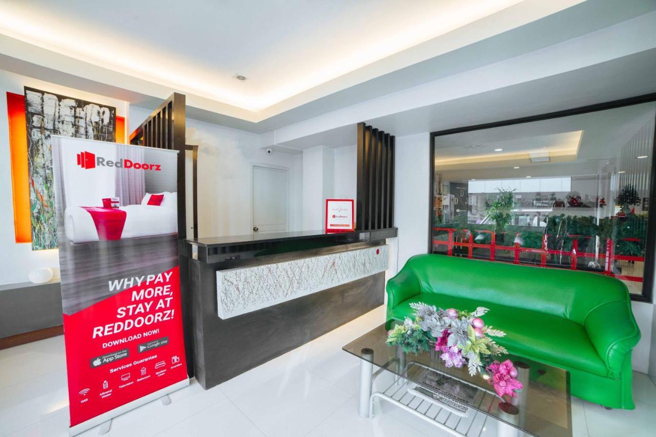 Reddoorz Plus Near San Pedro Cathedral Davao Exterior photo